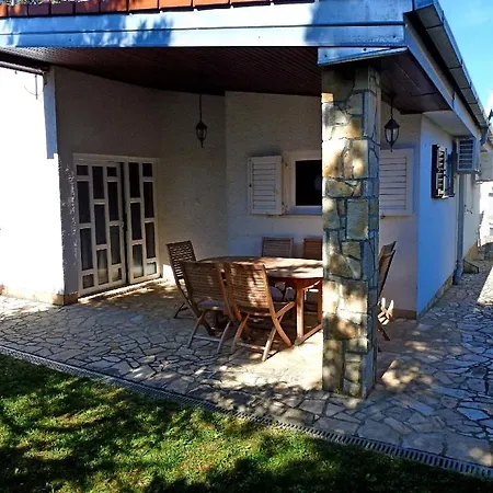 Apartment Mladen *